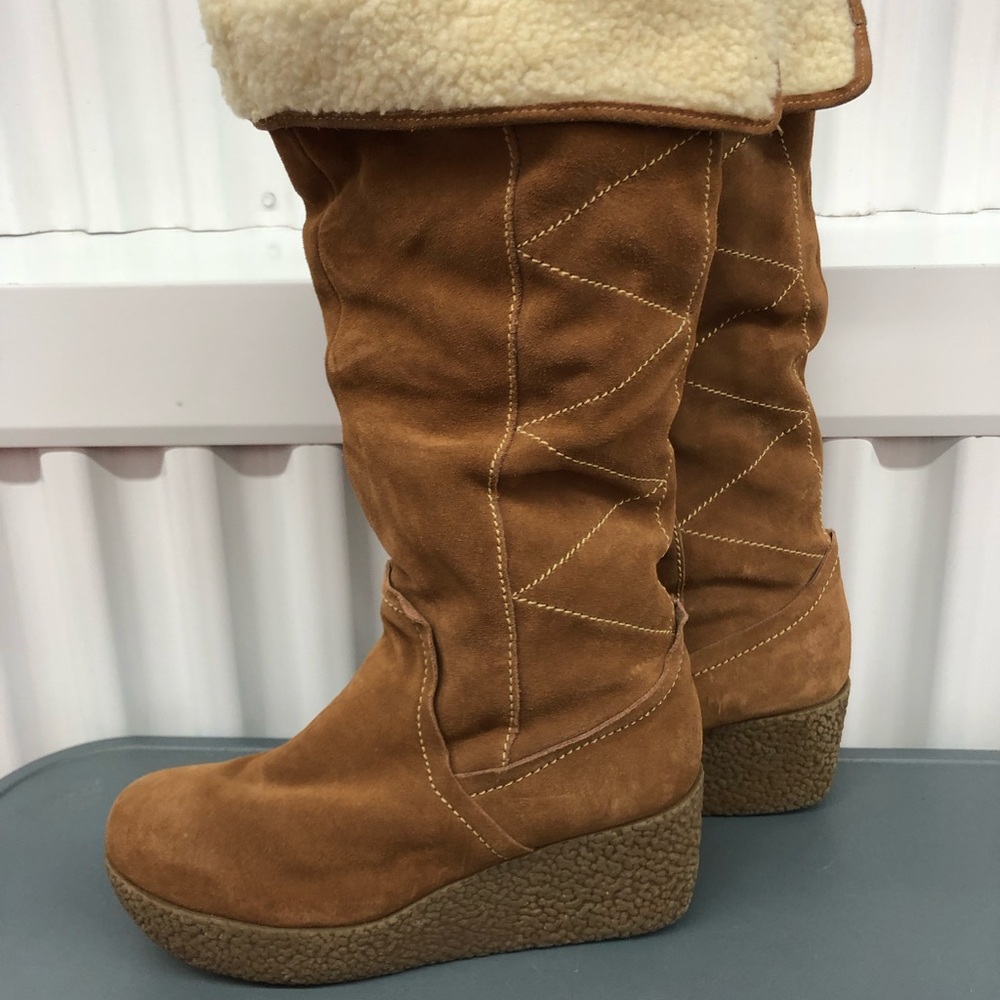 Yellow BoxTan Suede Fleece Wedge Boots Size 7?